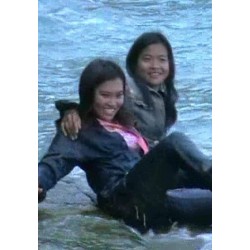 W88 2 girls on the beach...
