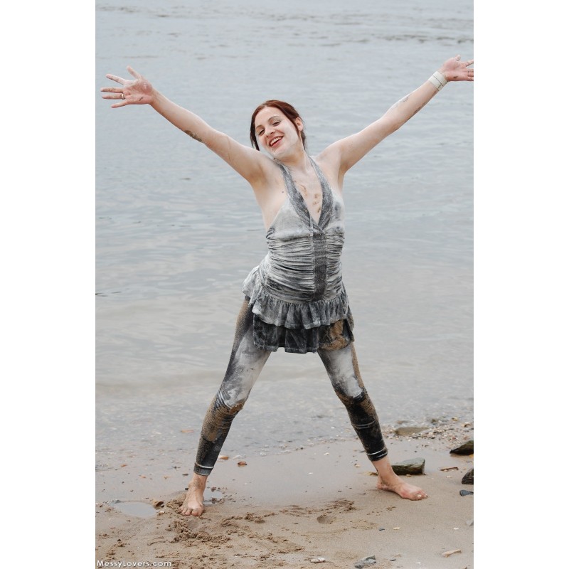 Movie ML969 Venora plays with flour
